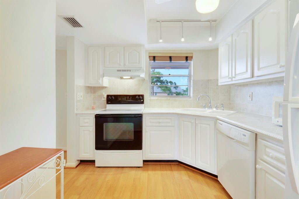 Photo of 18081 SE Country Club Drive #26-258, Jupiter, FL 33469 (MLS # R11107056)