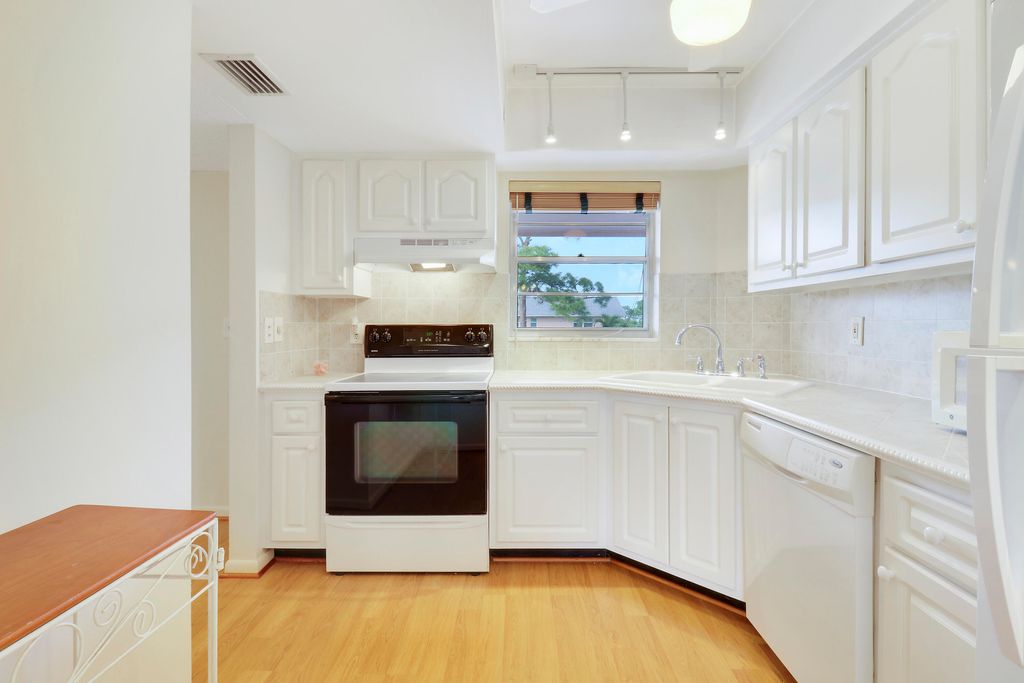 Photo of 18081 SE Country Club Drive #26-258, Jupiter, FL 33469 (MLS # R11107056)