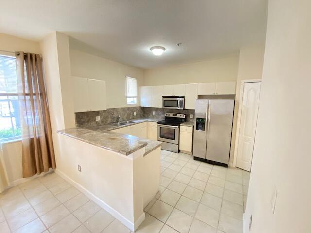 SHOMA COURTYARDS II AT ROYAL PALM CONDOM - Residential Lease