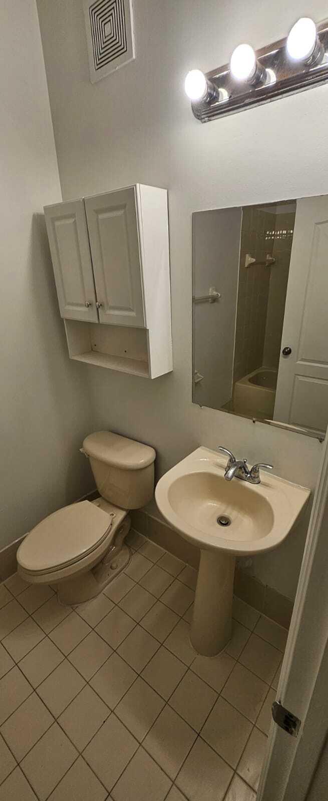 SHOMA COURTYARDS II AT ROYAL PALM CONDOM - Residential Lease
