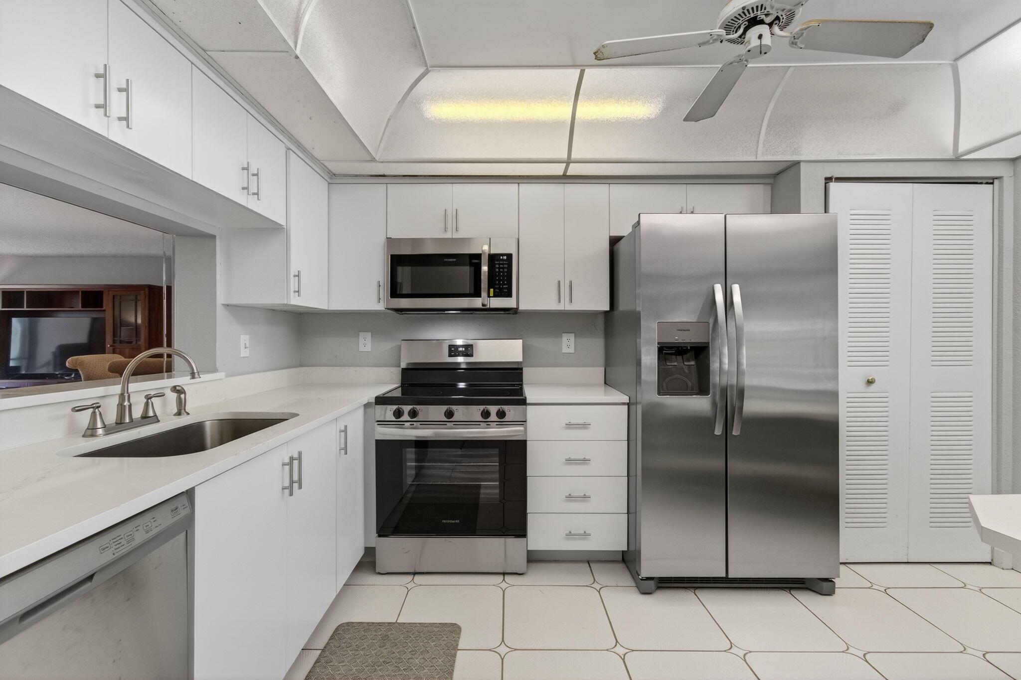 HUNTINGTON LAKES - Residential Lease