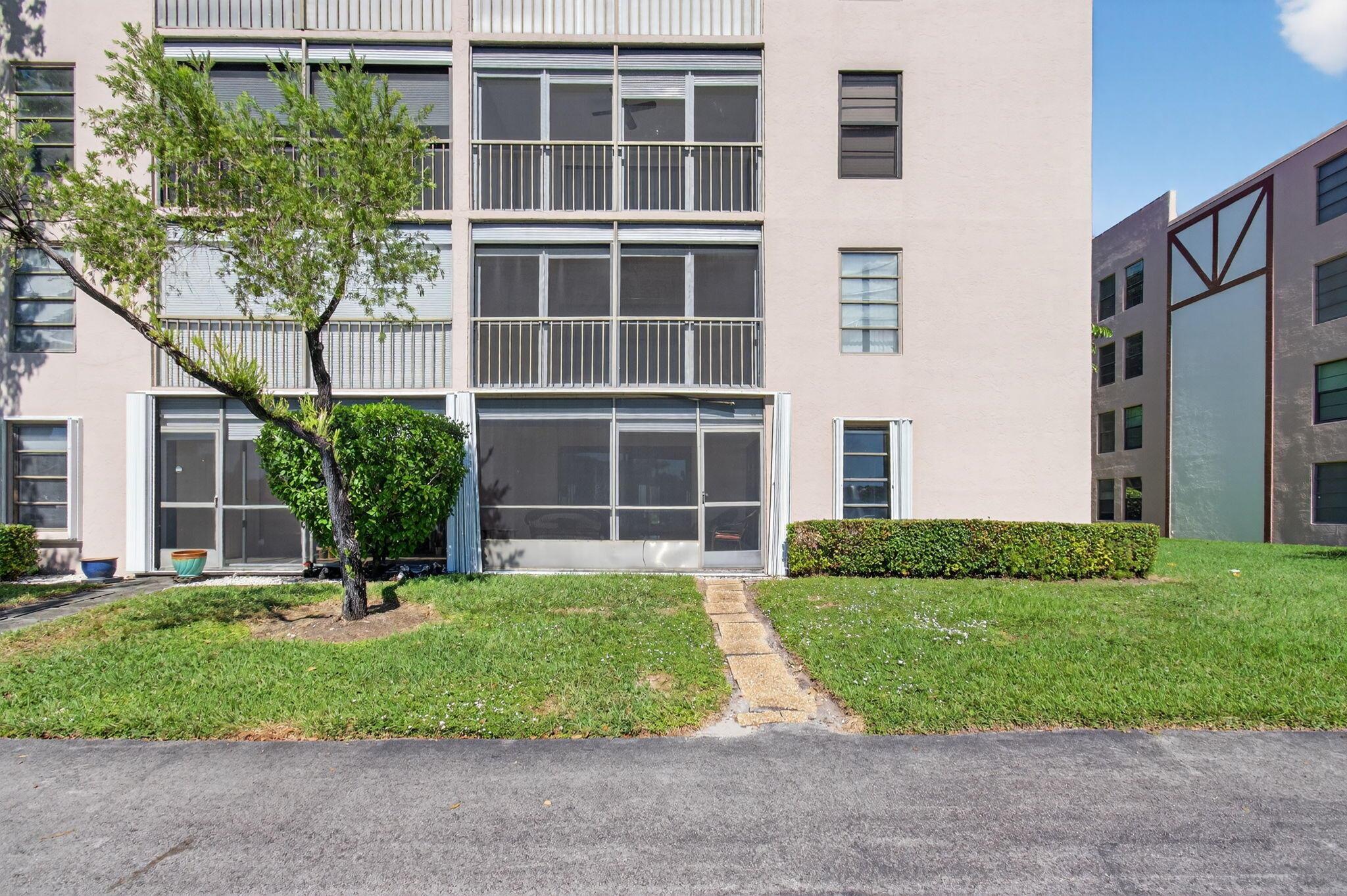 HUNTINGTON LAKES - Residential Lease