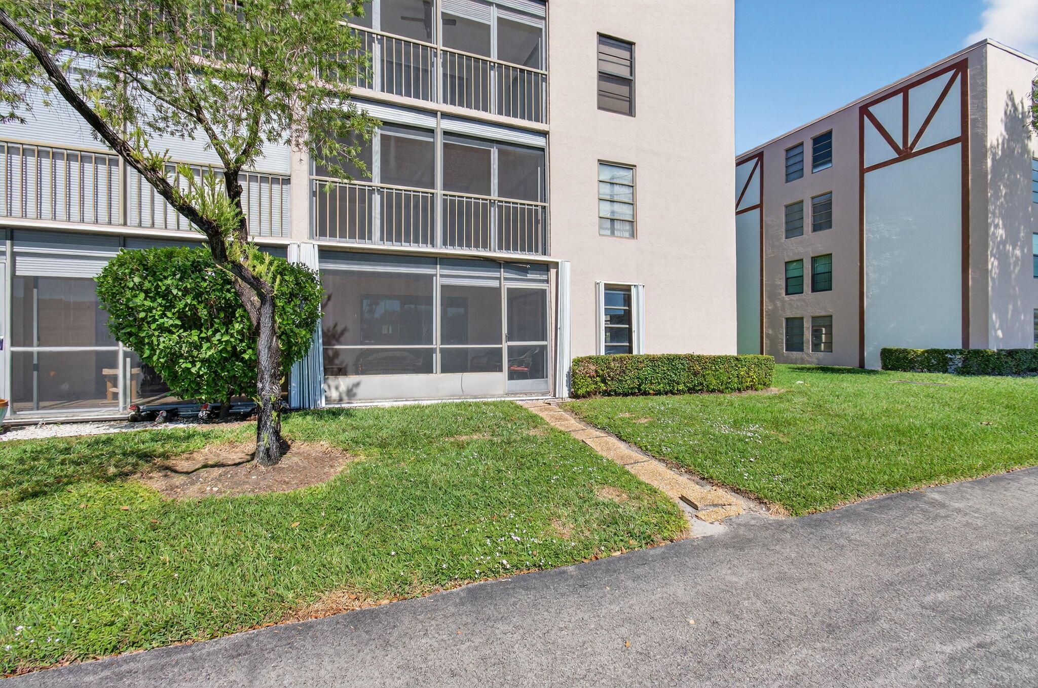 HUNTINGTON LAKES - Residential Lease