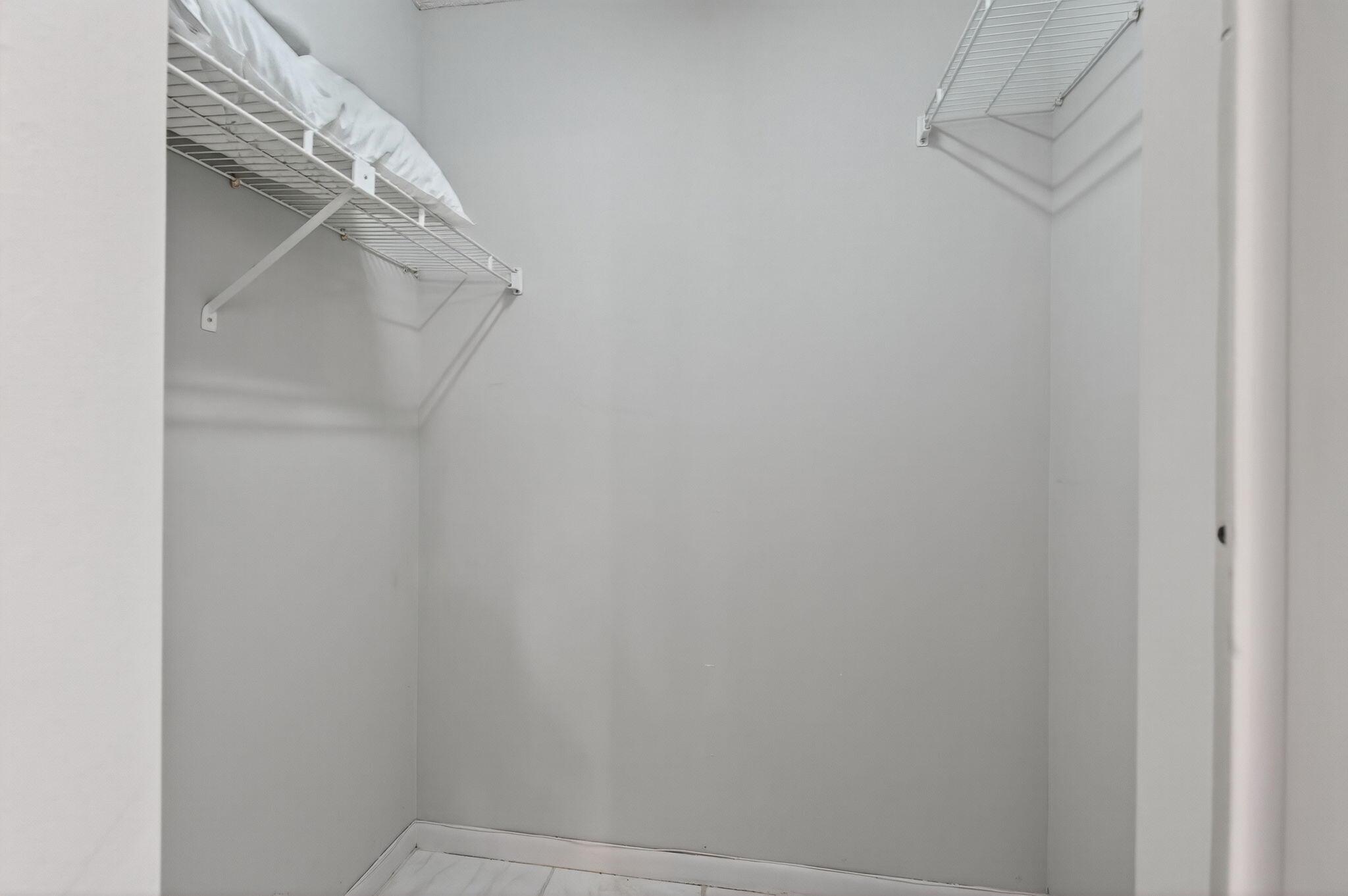 HUNTINGTON LAKES - Residential Lease