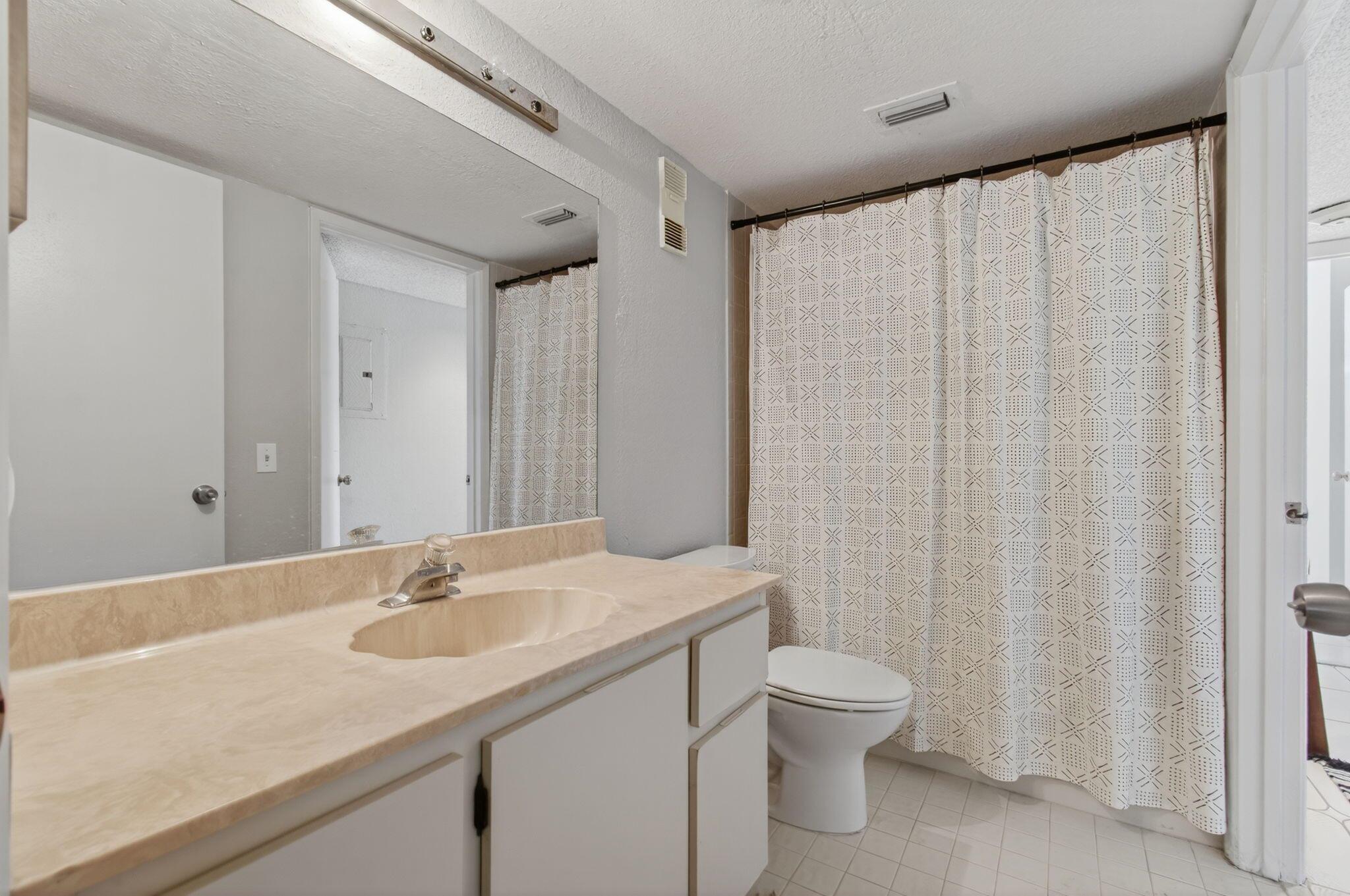 HUNTINGTON LAKES - Residential Lease