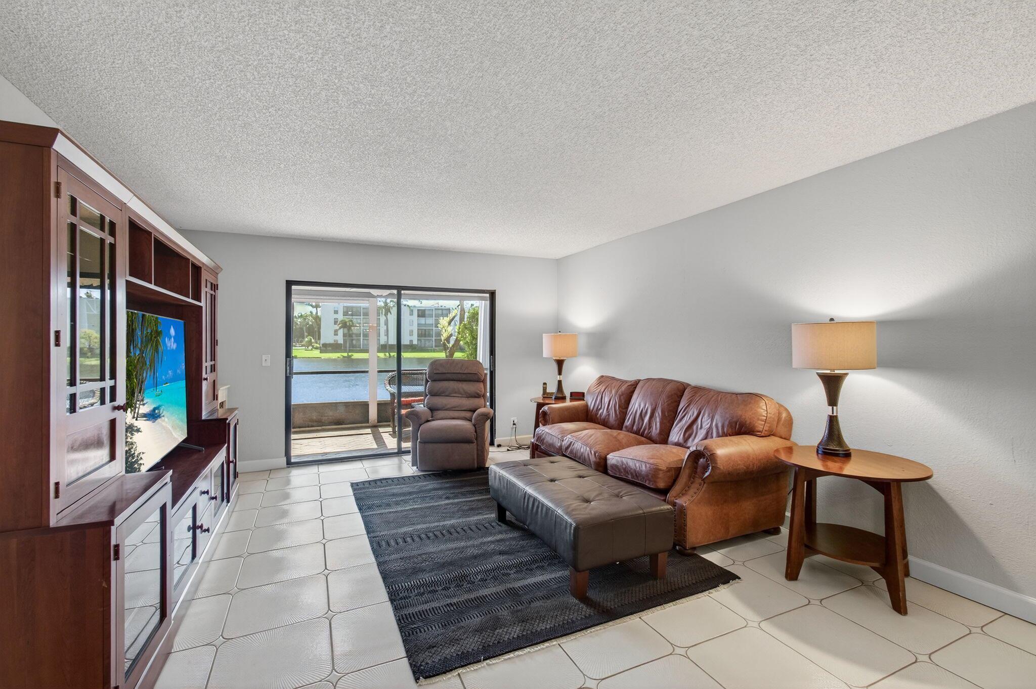 HUNTINGTON LAKES - Residential Lease