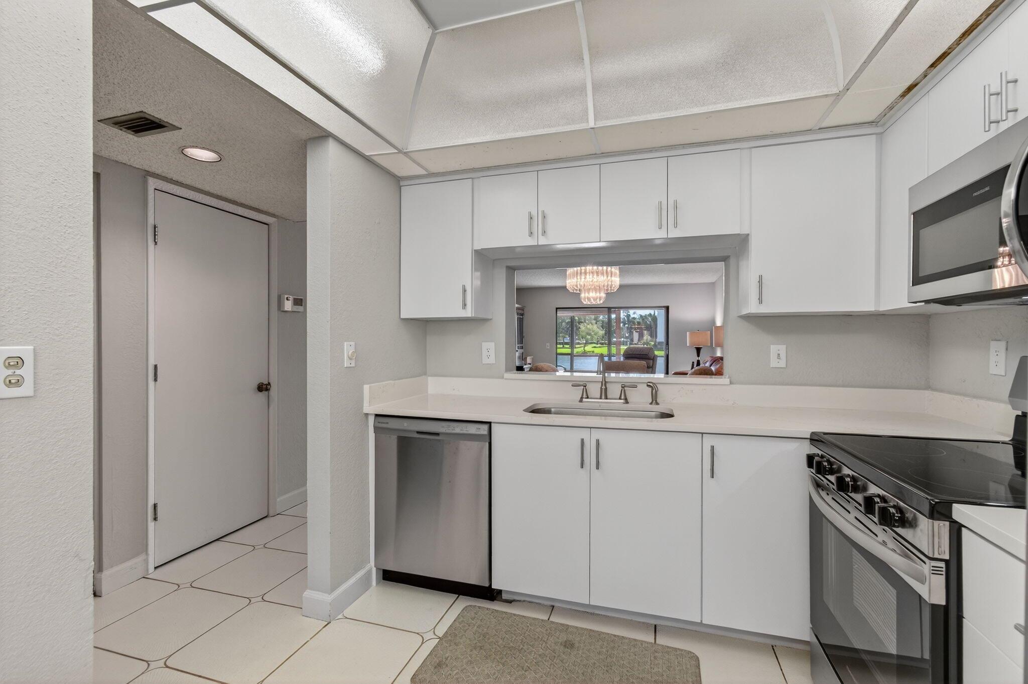 HUNTINGTON LAKES - Residential Lease