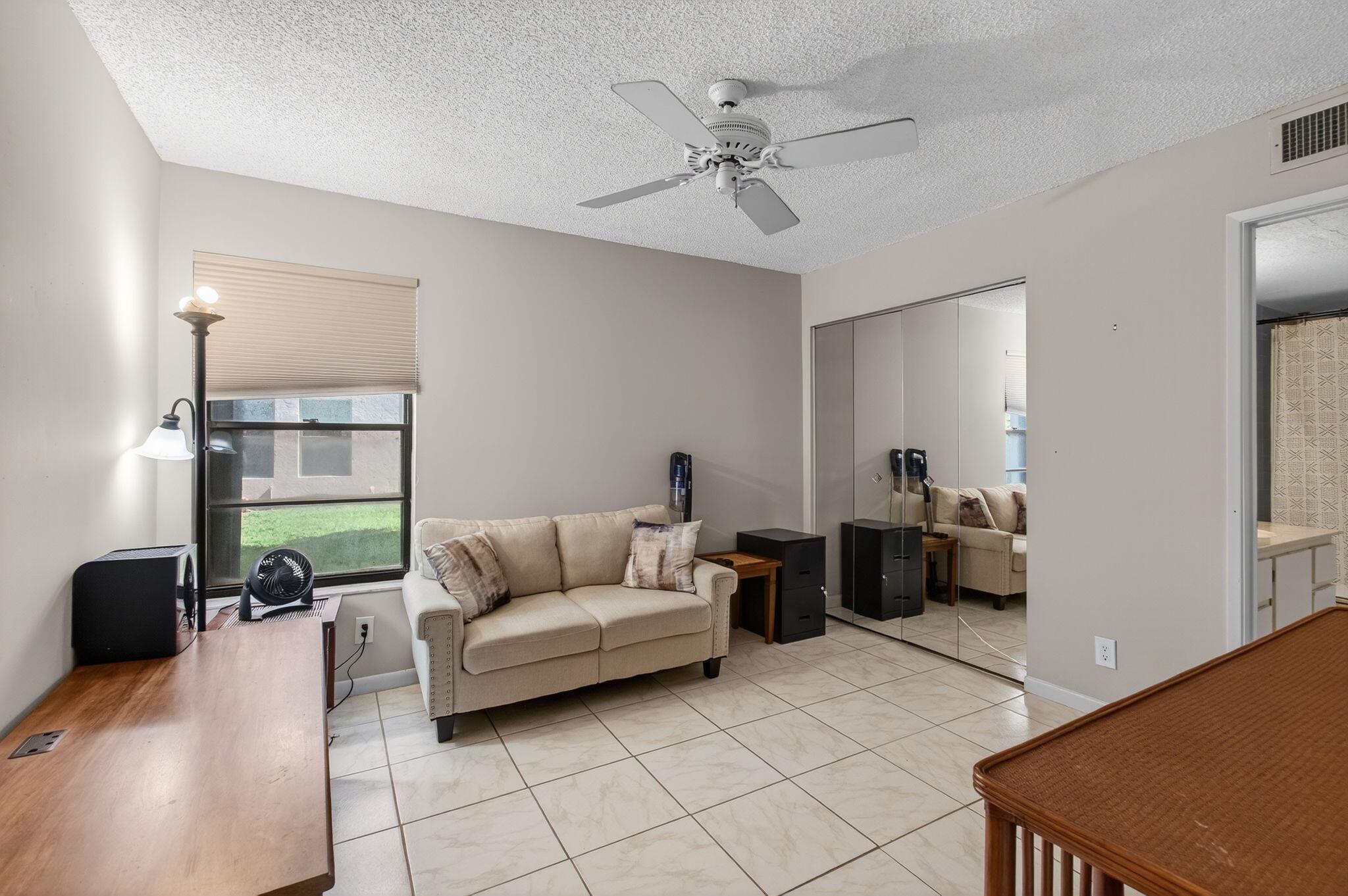 HUNTINGTON LAKES - Residential Lease