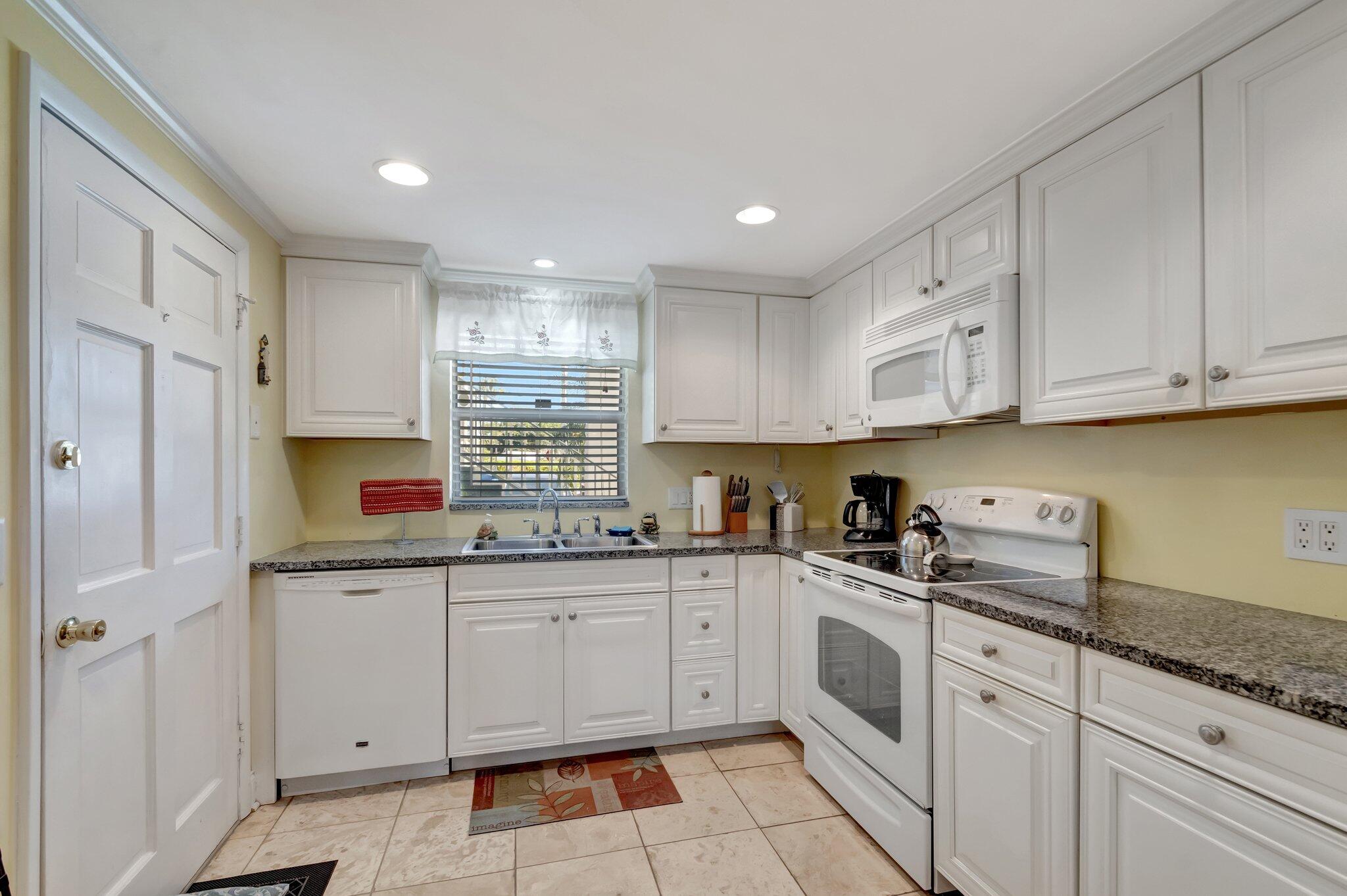 ST GEORGE HOUSE CONDO - Residential