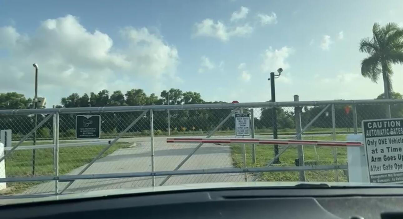 PALM LAKE CO-OP INC PH I - Residential Lease