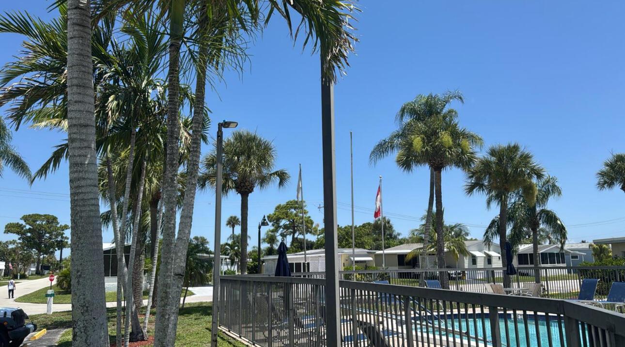 PALM LAKE CO-OP INC PH I - Residential Lease