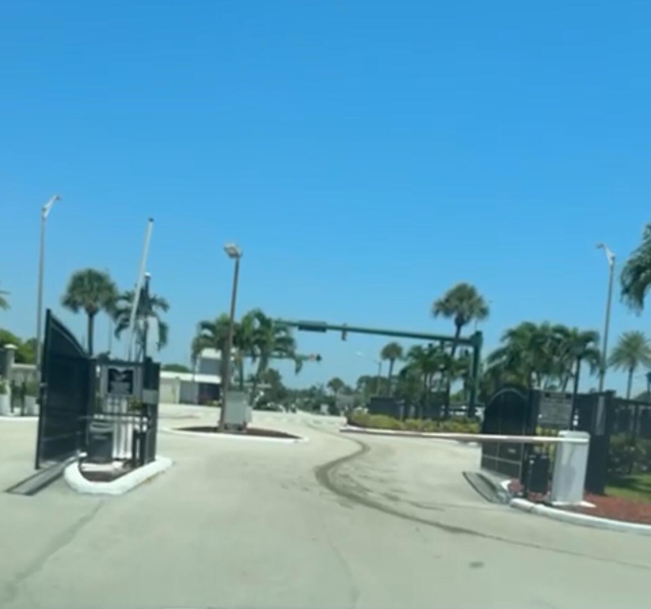 PALM LAKE CO-OP INC PH I - Residential Lease