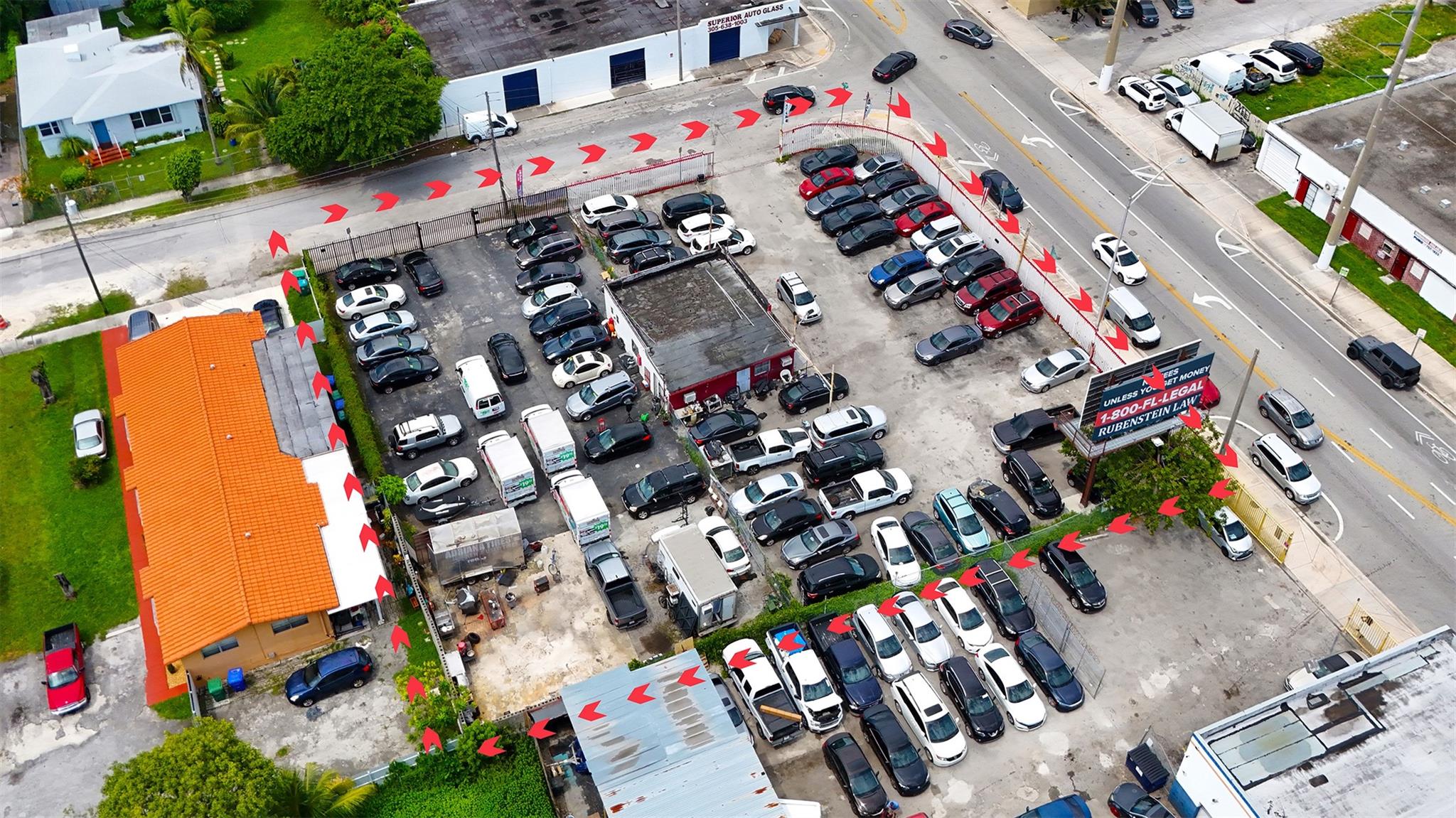 Main image without alt text