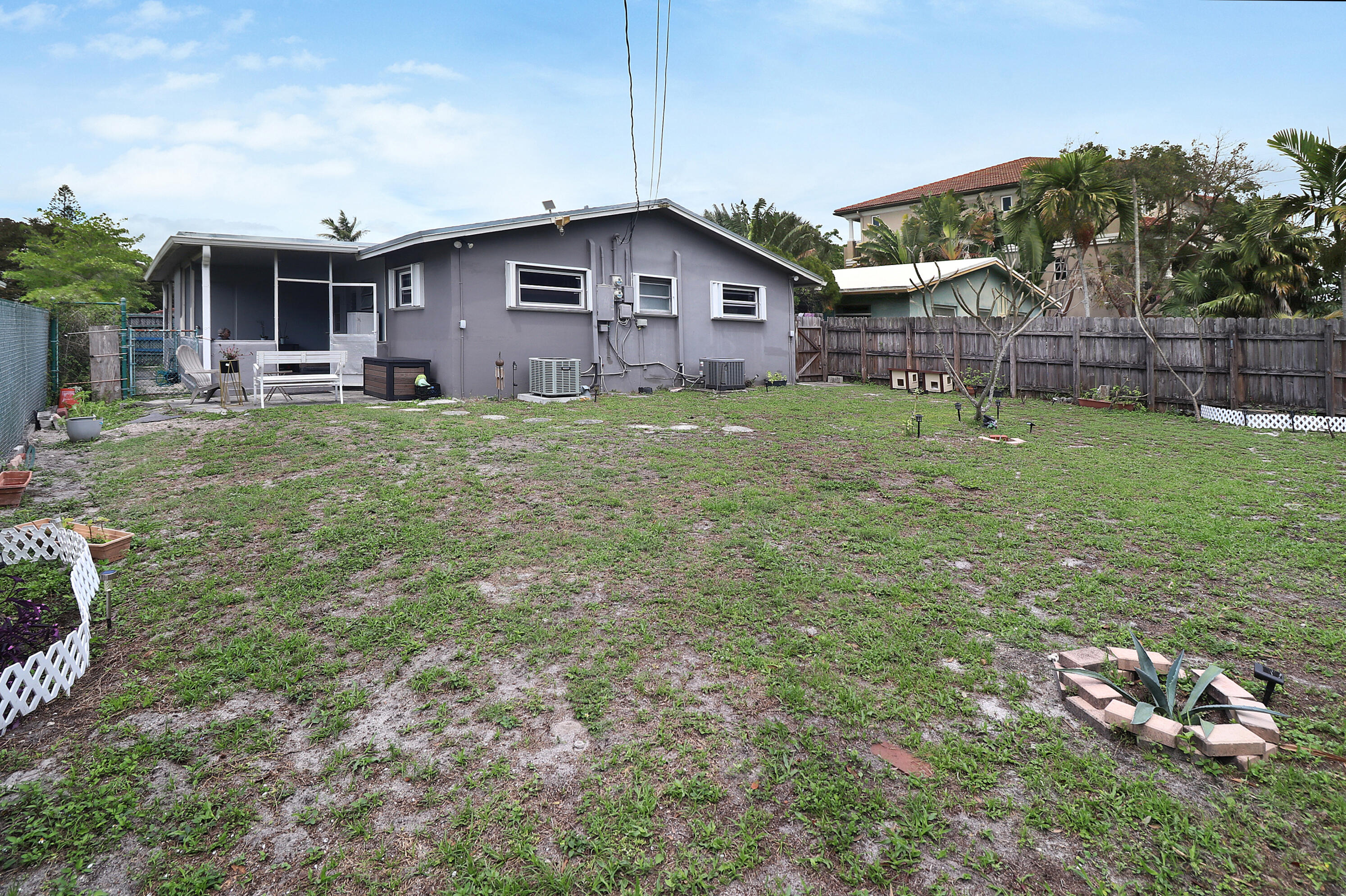 WILTON MANORS - Residential Income