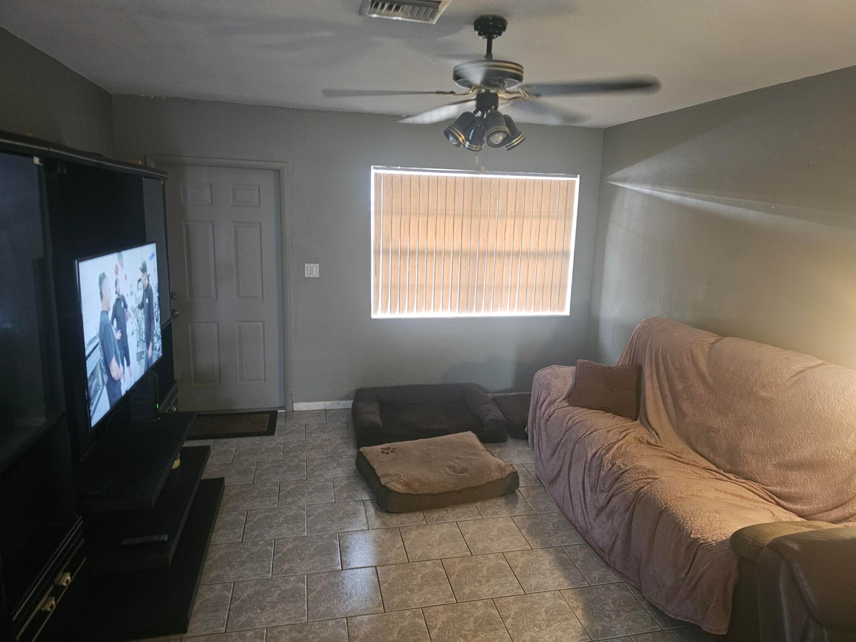 832 NE 22nd Drive 1-4