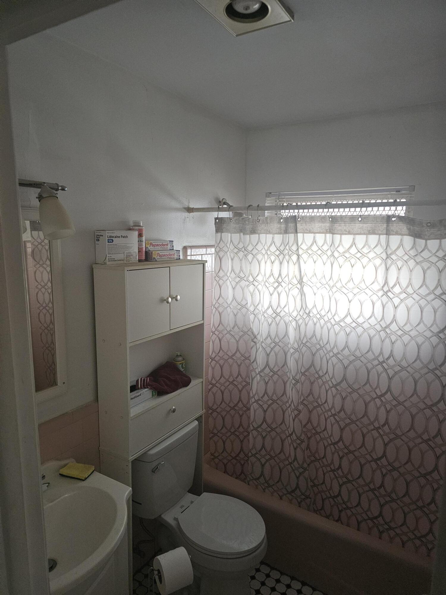 832 NE 22nd Drive 1-4