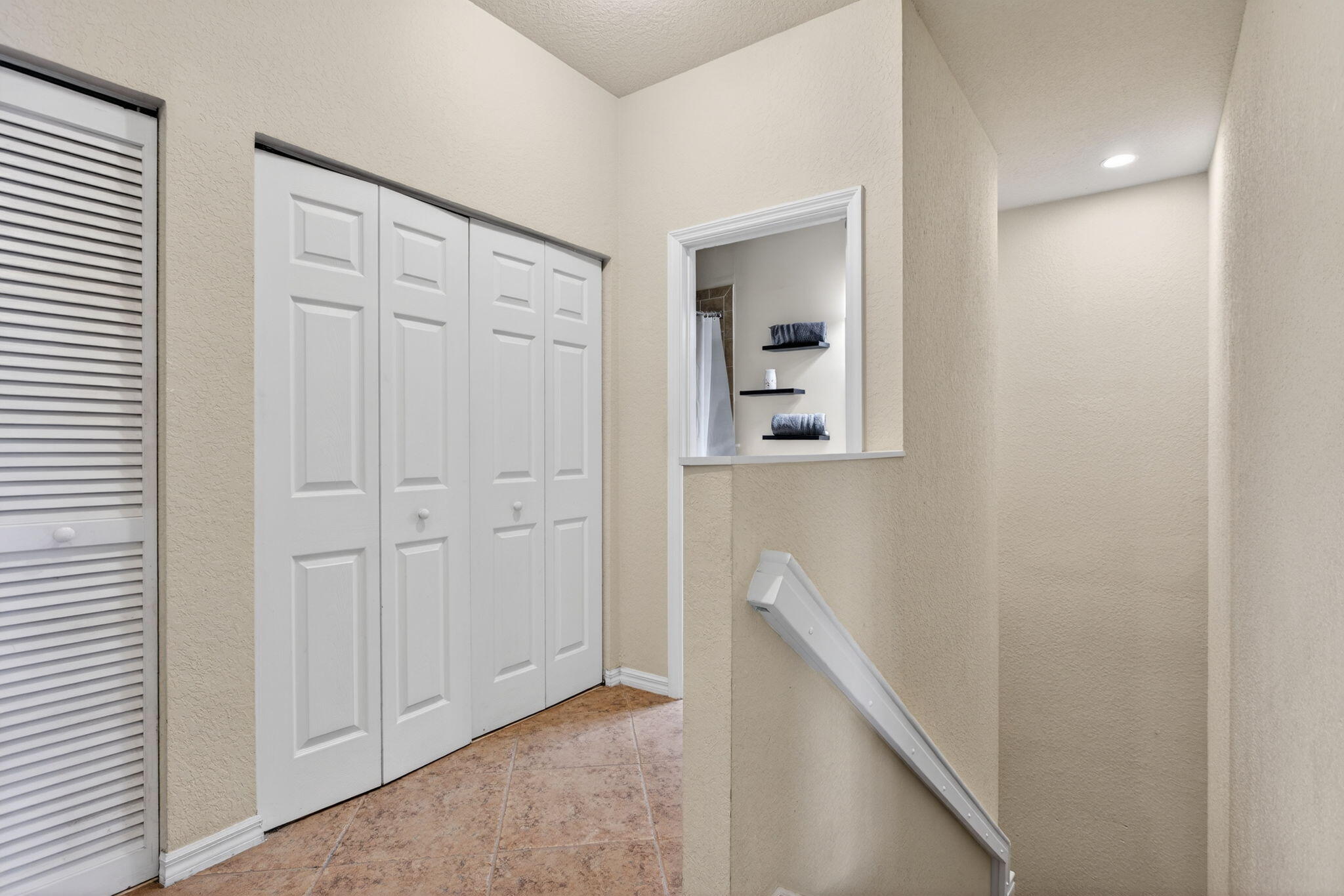 HAMPTON HILLS CONDO - Residential