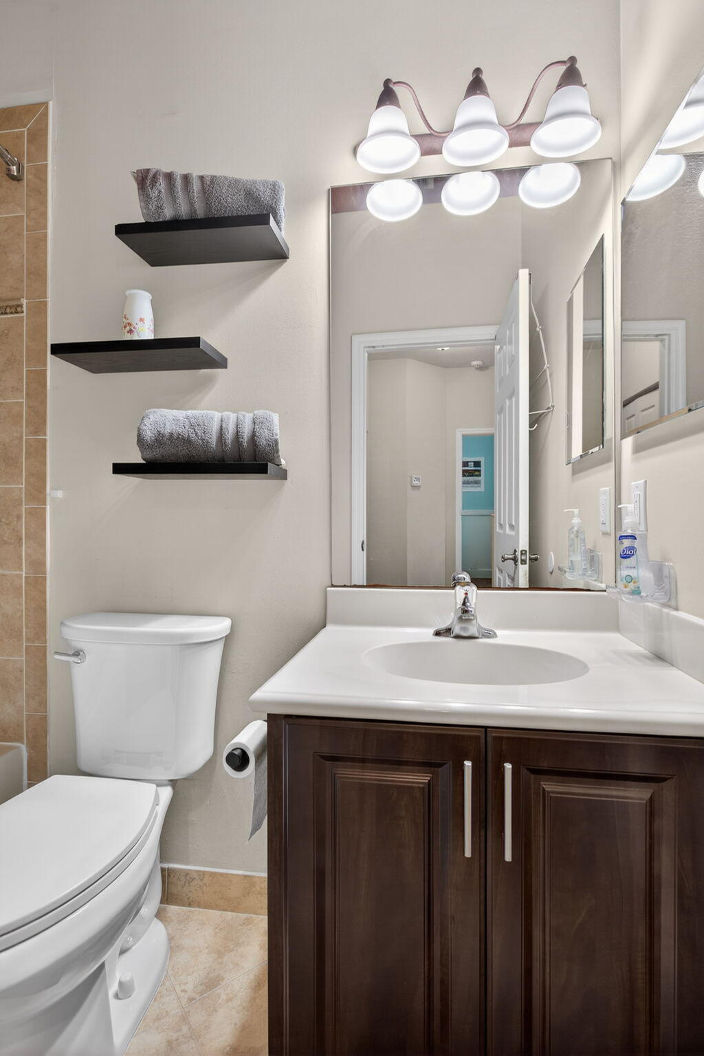 HAMPTON HILLS CONDO - Residential