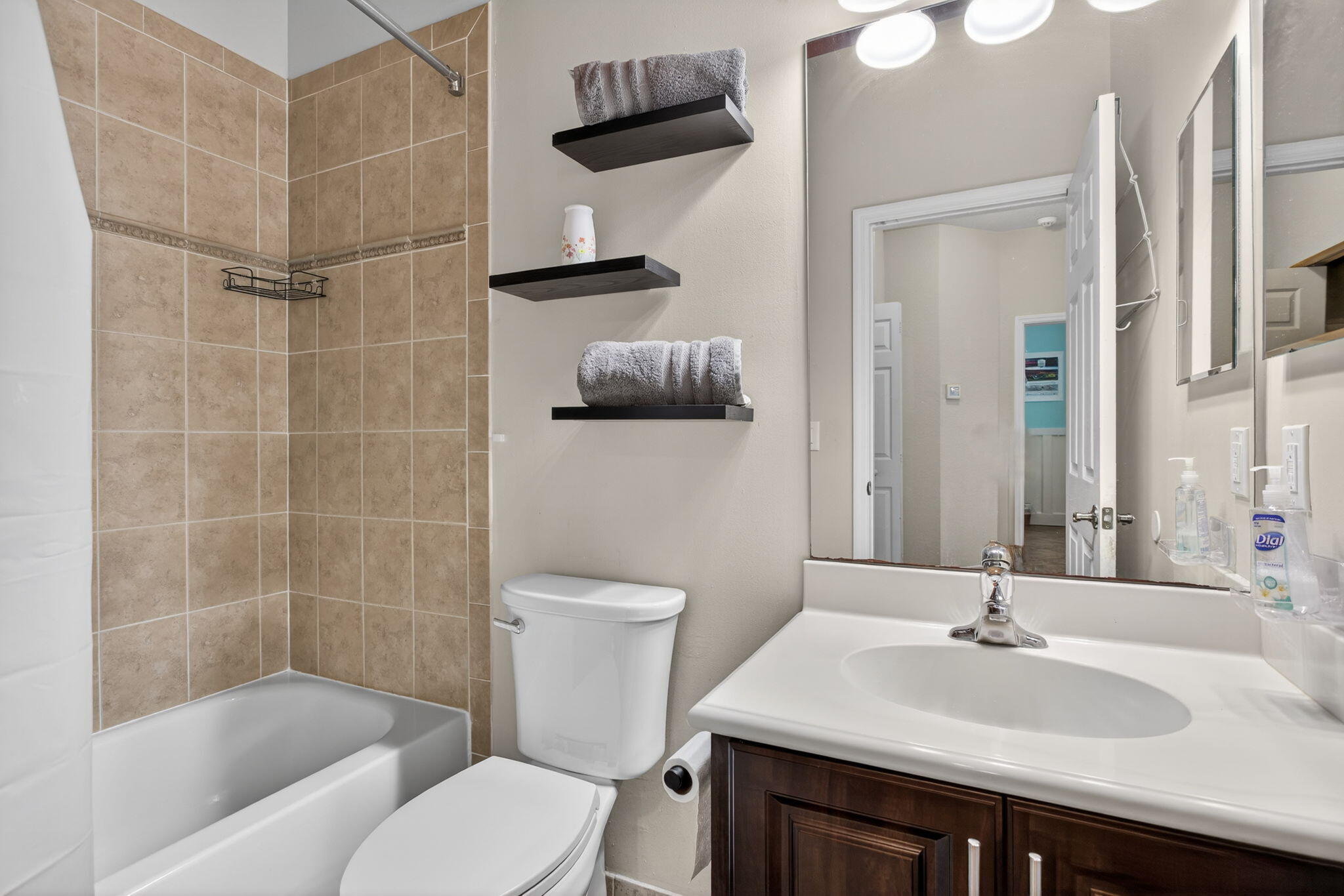 HAMPTON HILLS CONDO - Residential