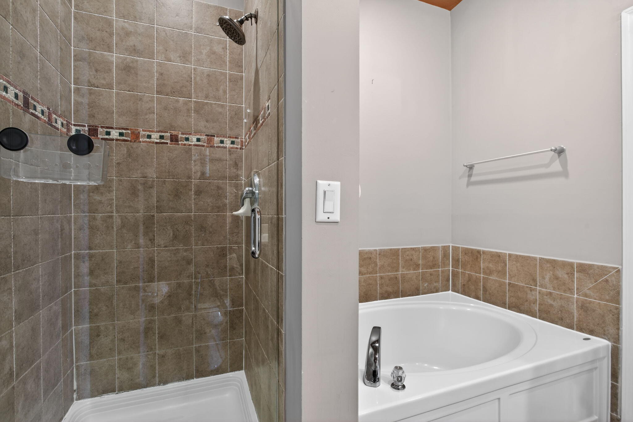 HAMPTON HILLS CONDO - Residential