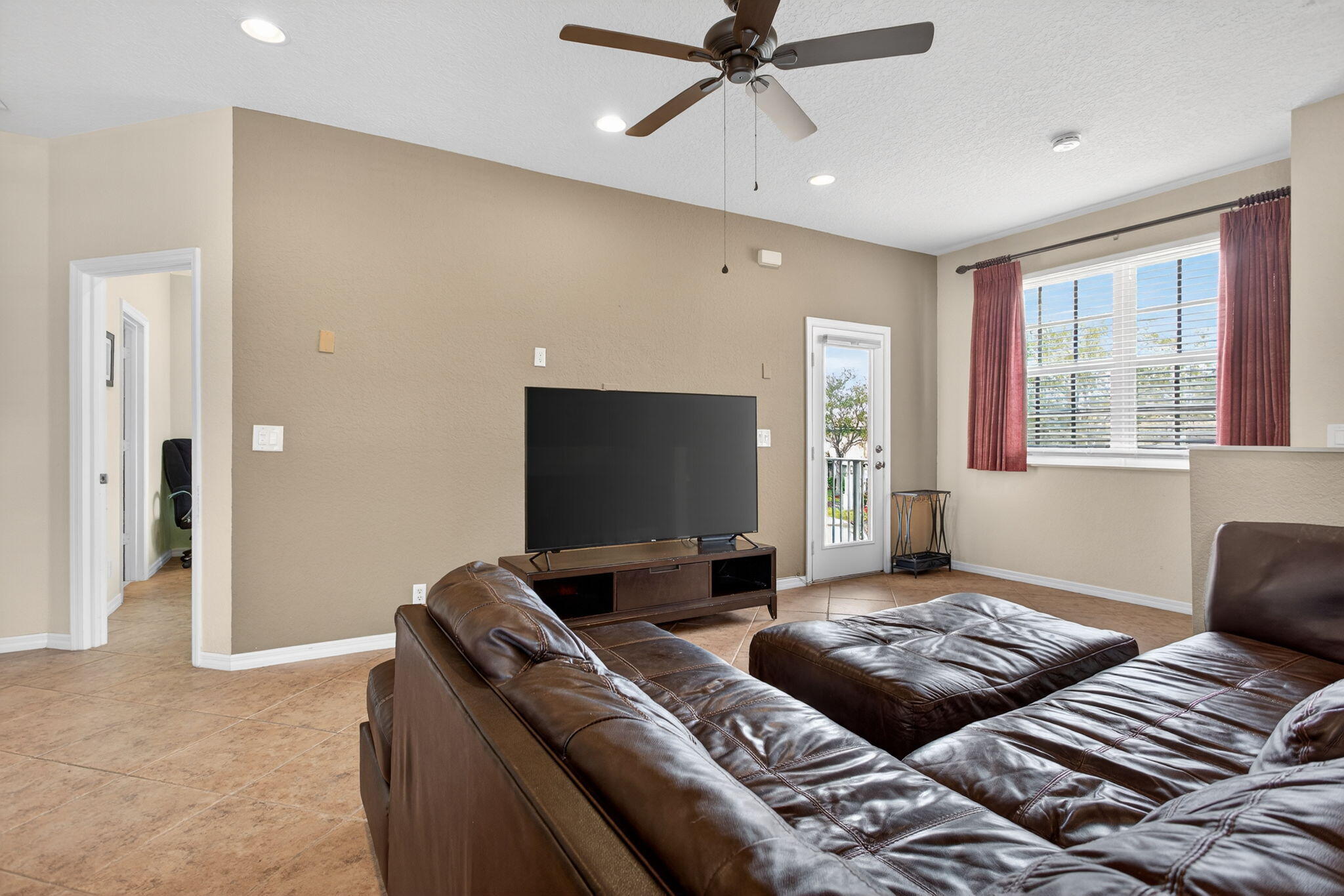 HAMPTON HILLS CONDO - Residential