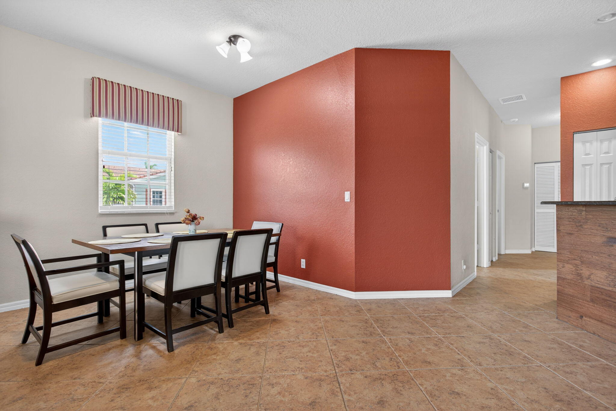 HAMPTON HILLS CONDO - Residential