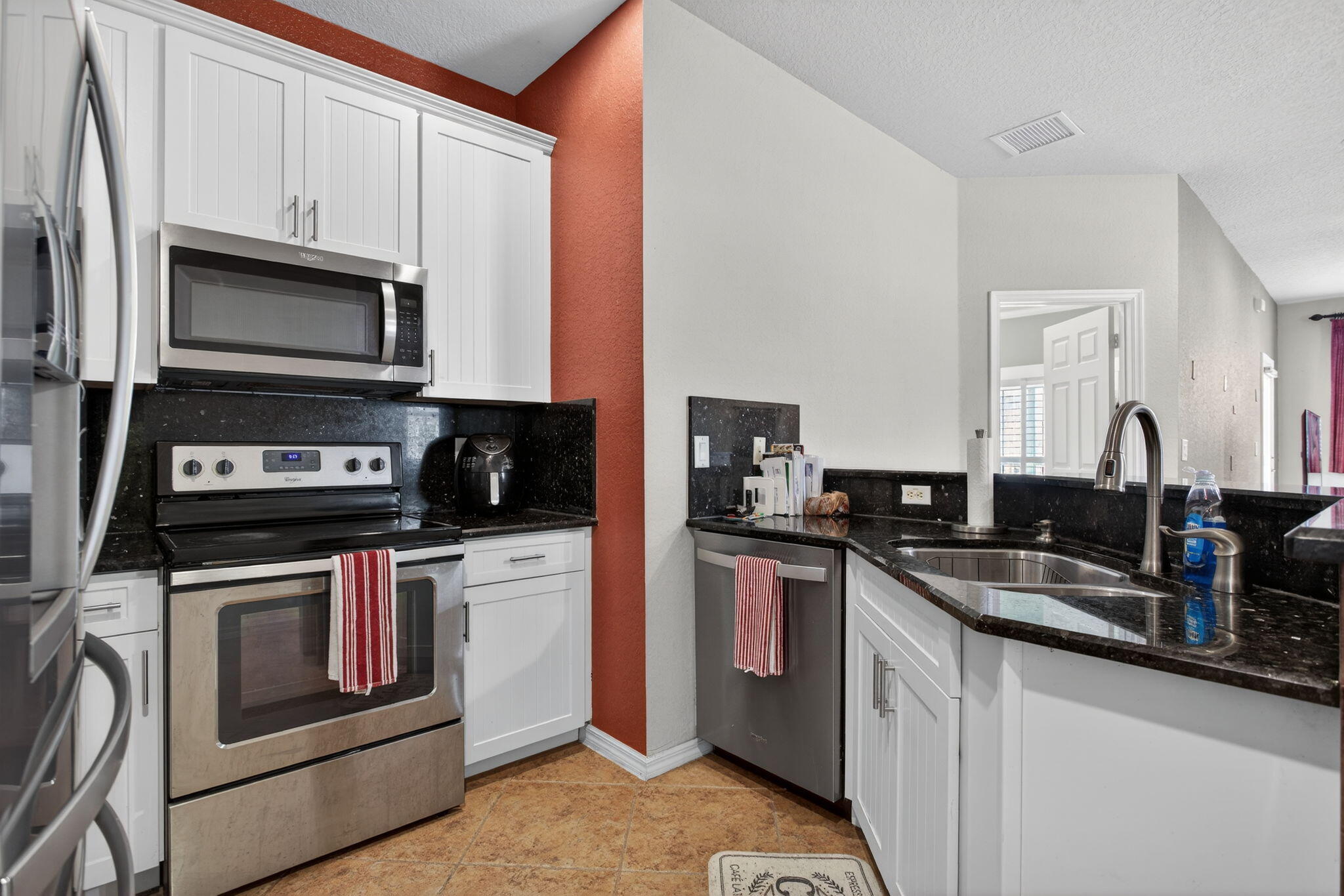 HAMPTON HILLS CONDO - Residential