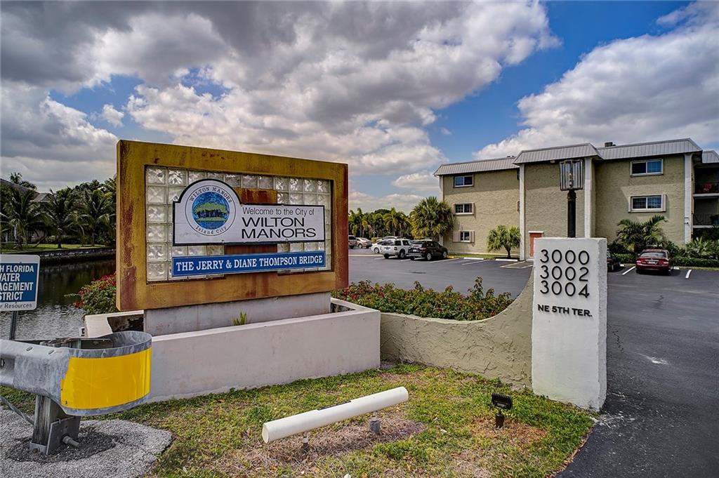 River Manor Condo - Residential