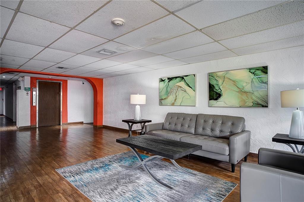 River Manor Condo - Residential