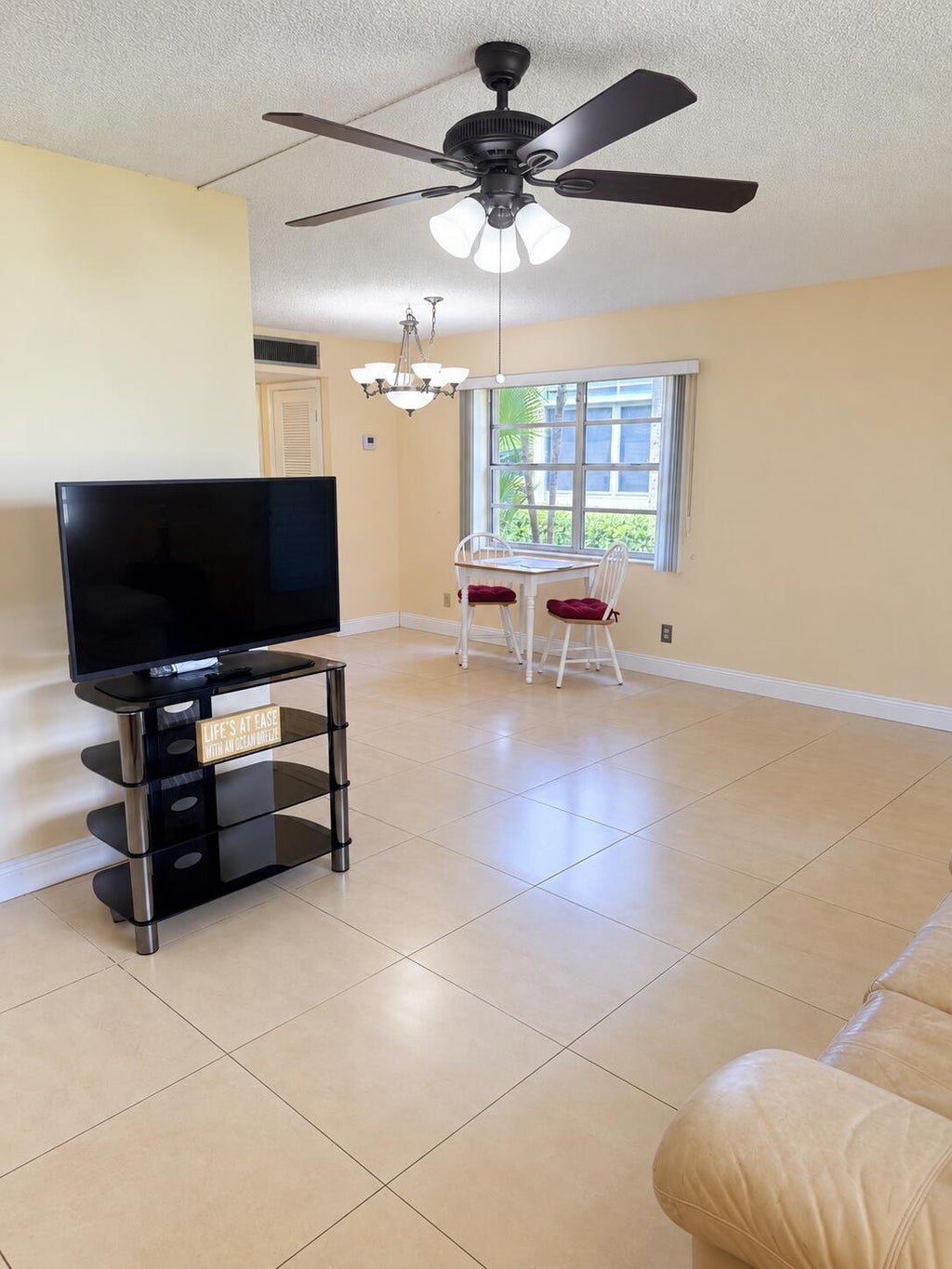 Photo of 391 BURGUNDY I Avenue, Delray Beach, FL 33484 (MLS # B26080690)
