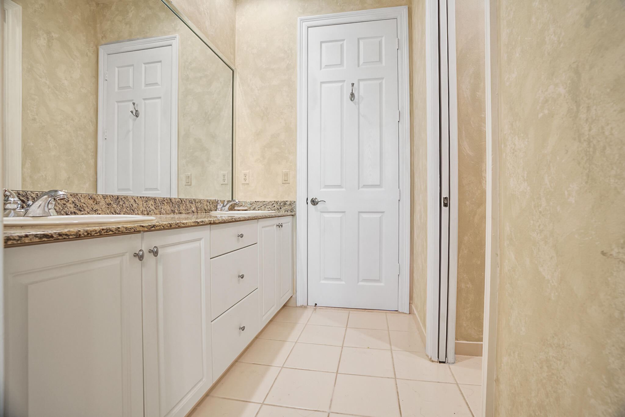 Versailles - Residential Lease