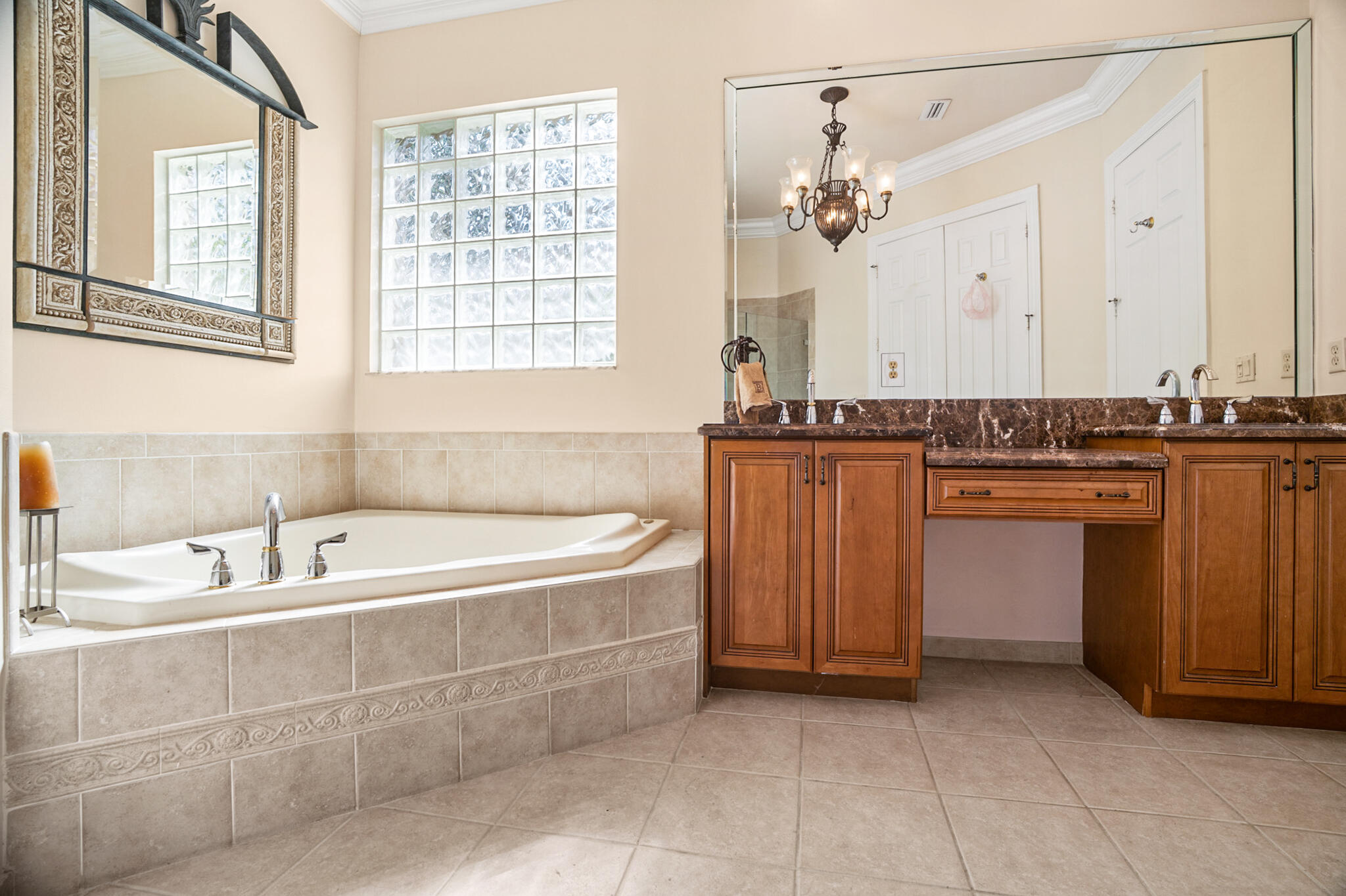 Versailles - Residential Lease