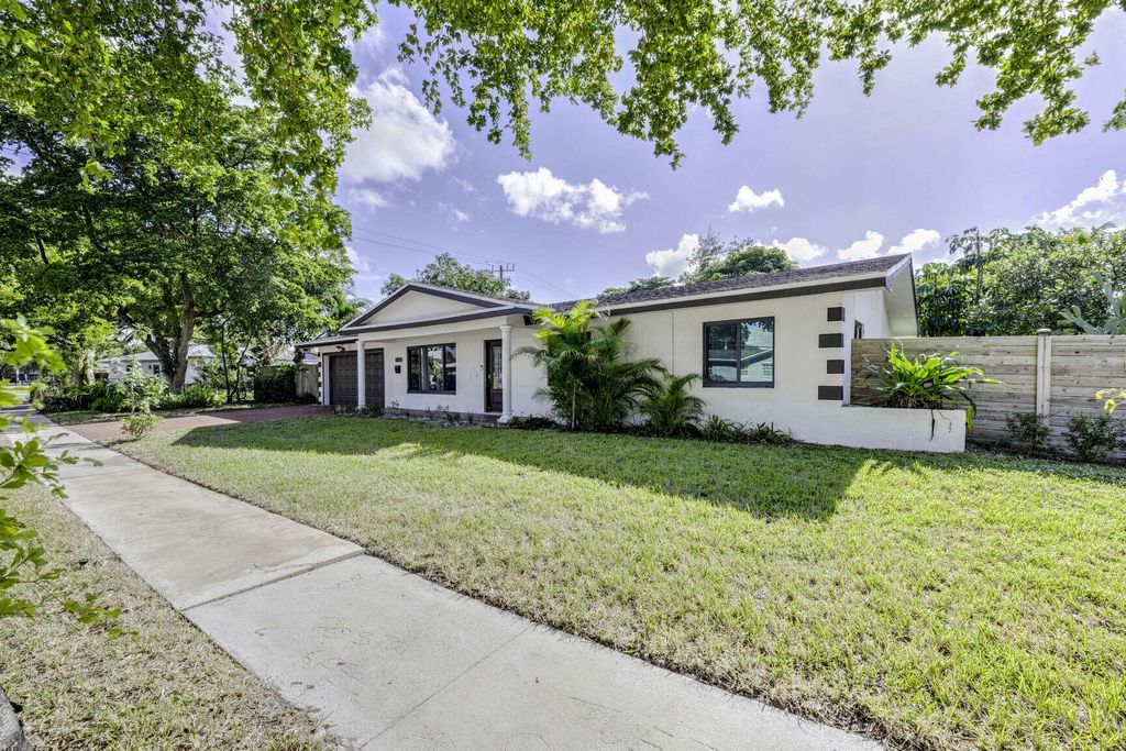 Photo of 776 NW 48th Avenue, Plantation, FL 33317 (MLS # B26001192)