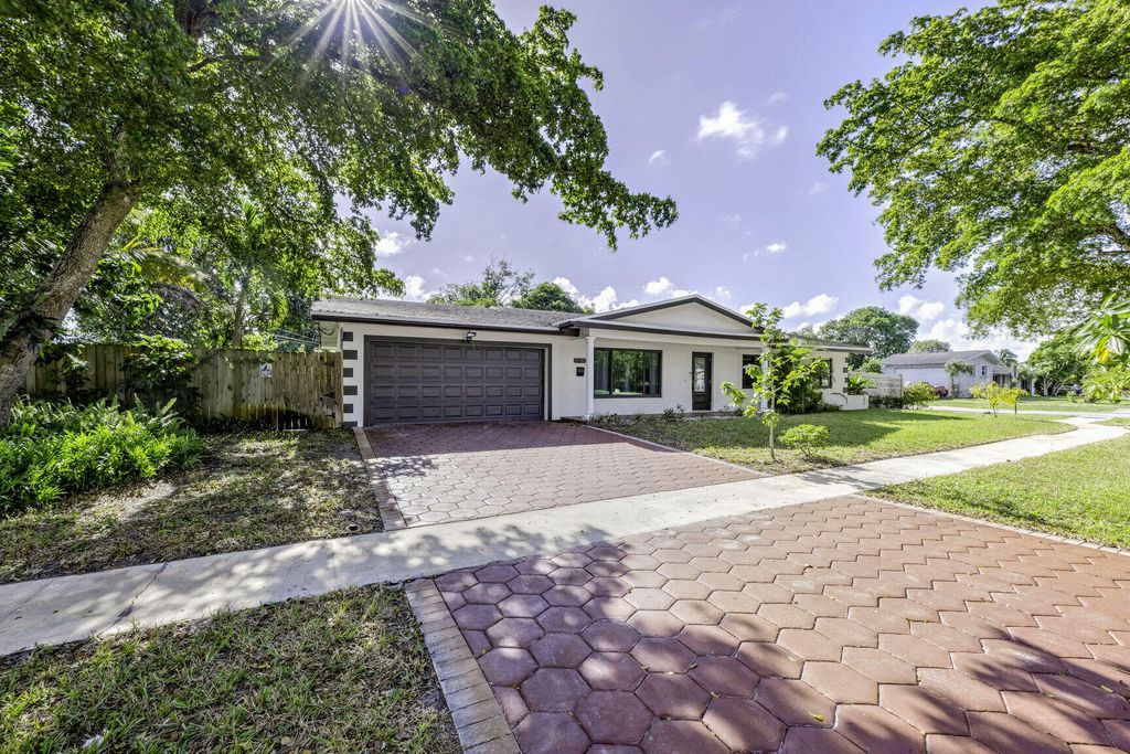 Photo of 776 NW 48th Avenue, Plantation, FL 33317 (MLS # B26001192)