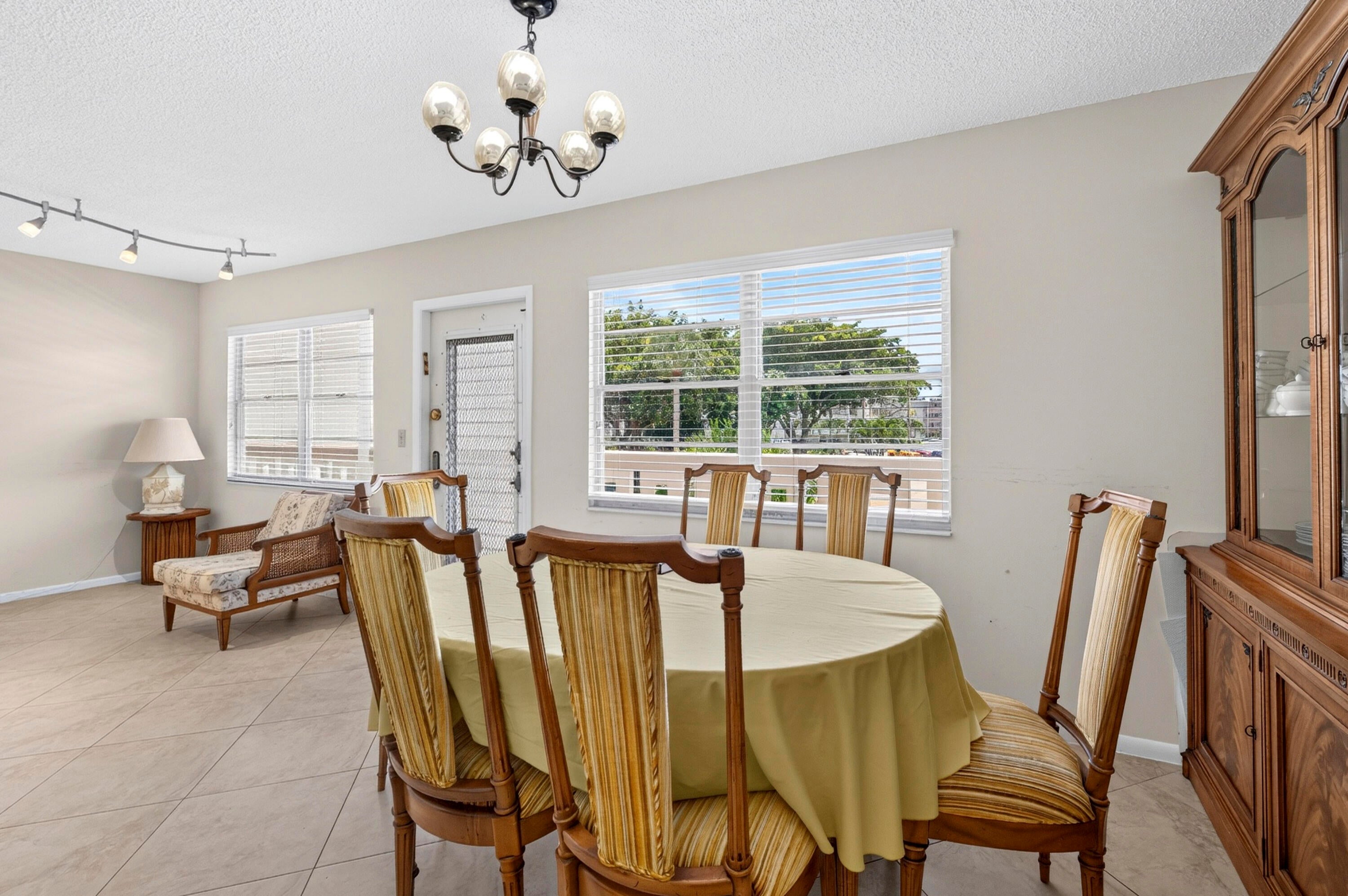 206 Richmond A 206