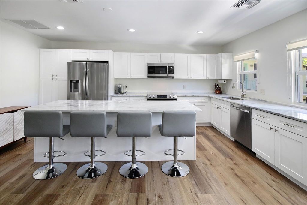 Photo of 211 SE 16th Avenue #2, Fort Lauderdale, FL 33301 (MLS # F10555967)