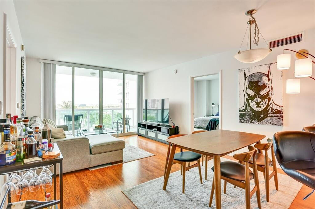 1800 CLUB CONDO - Residential Lease