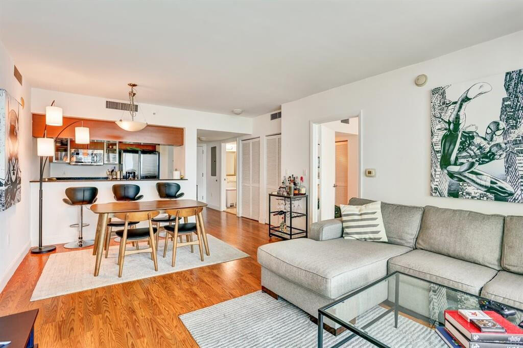 1800 CLUB CONDO - Residential Lease