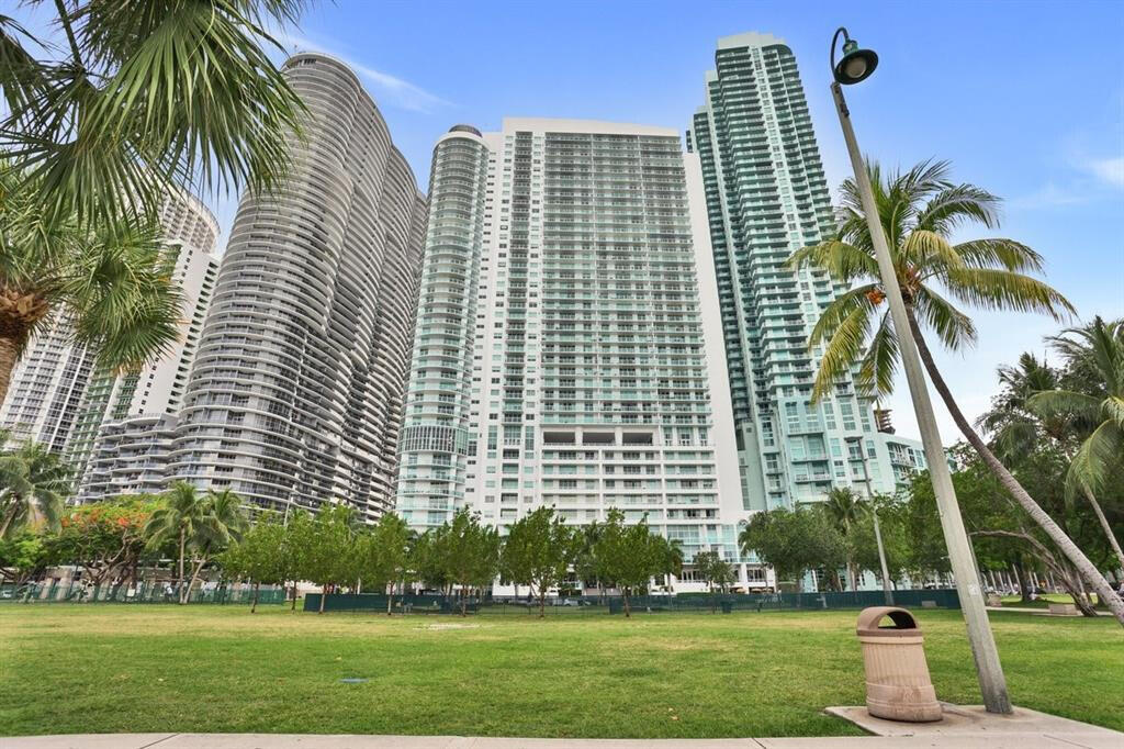 1800 CLUB CONDO - Residential Lease