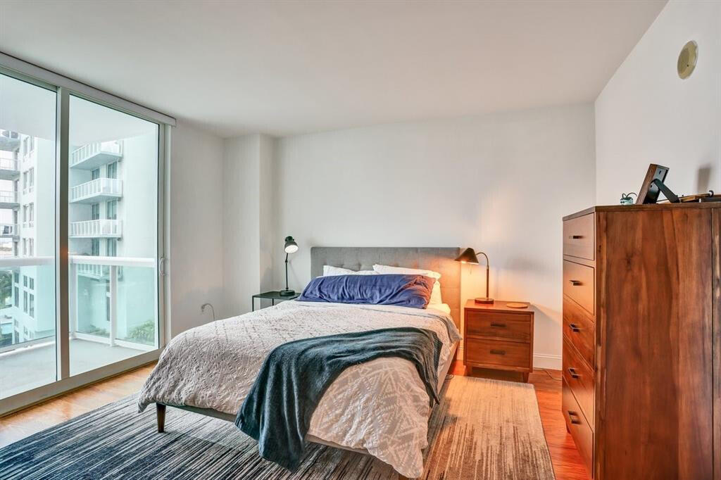1800 CLUB CONDO - Residential Lease