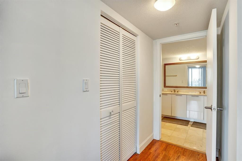 1800 CLUB CONDO - Residential Lease