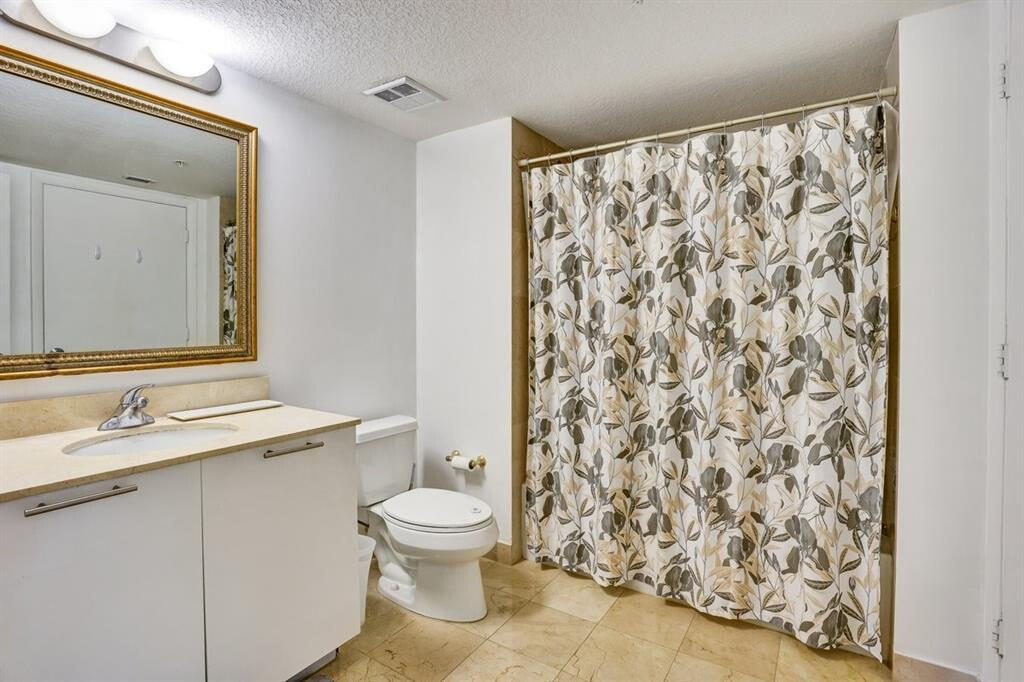 1800 CLUB CONDO - Residential Lease