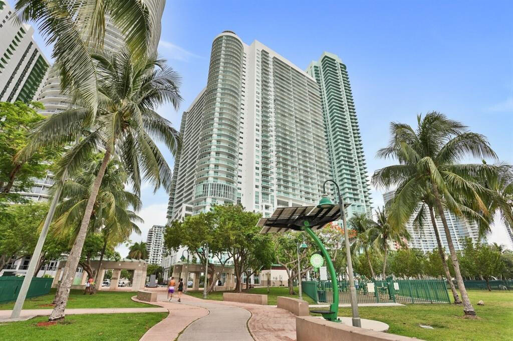 1800 CLUB CONDO - Residential Lease