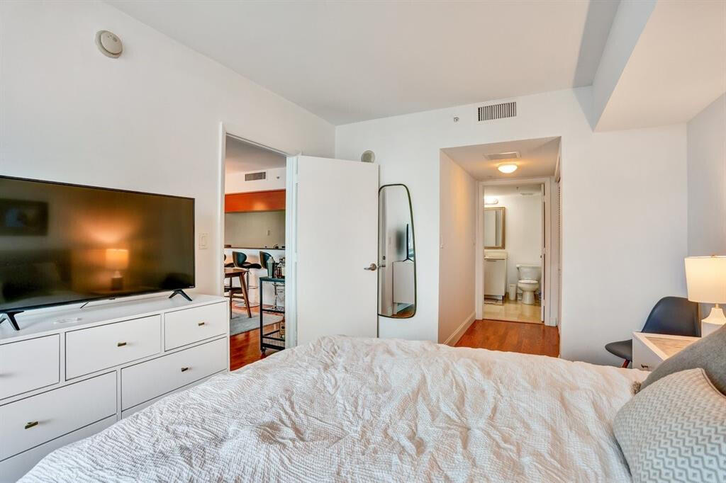 1800 CLUB CONDO - Residential Lease