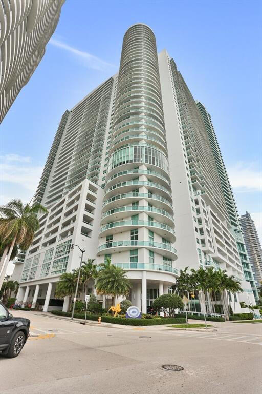 1800 CLUB CONDO - Residential Lease