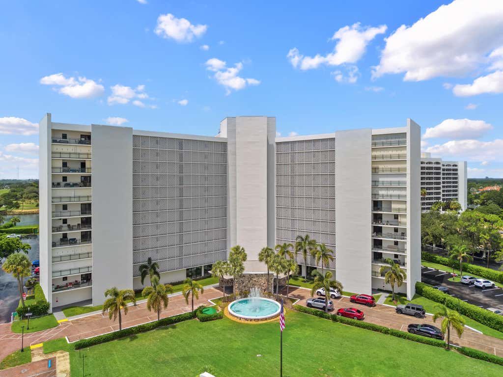Photo of 336 Golfview Road #614, North Palm Beach, FL 33408 (MLS # B26058600)