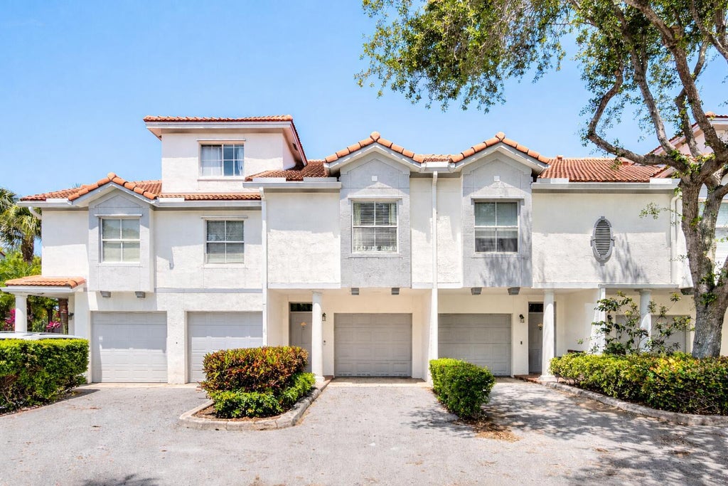 Photo of 2044 ALTA MEADOWS Lane #1807, Delray Beach, FL 33444 (MLS # B26055888)