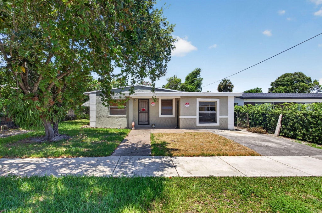 Photo of 511 NW 17th AVE, Fort Lauderdale, FL 33311 (MLS # B26045898)