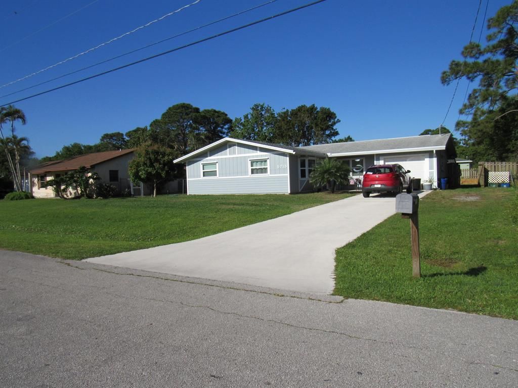Photo of 5715 Hickory Drive, Fort Pierce, FL 34982 (MLS # R10700581)