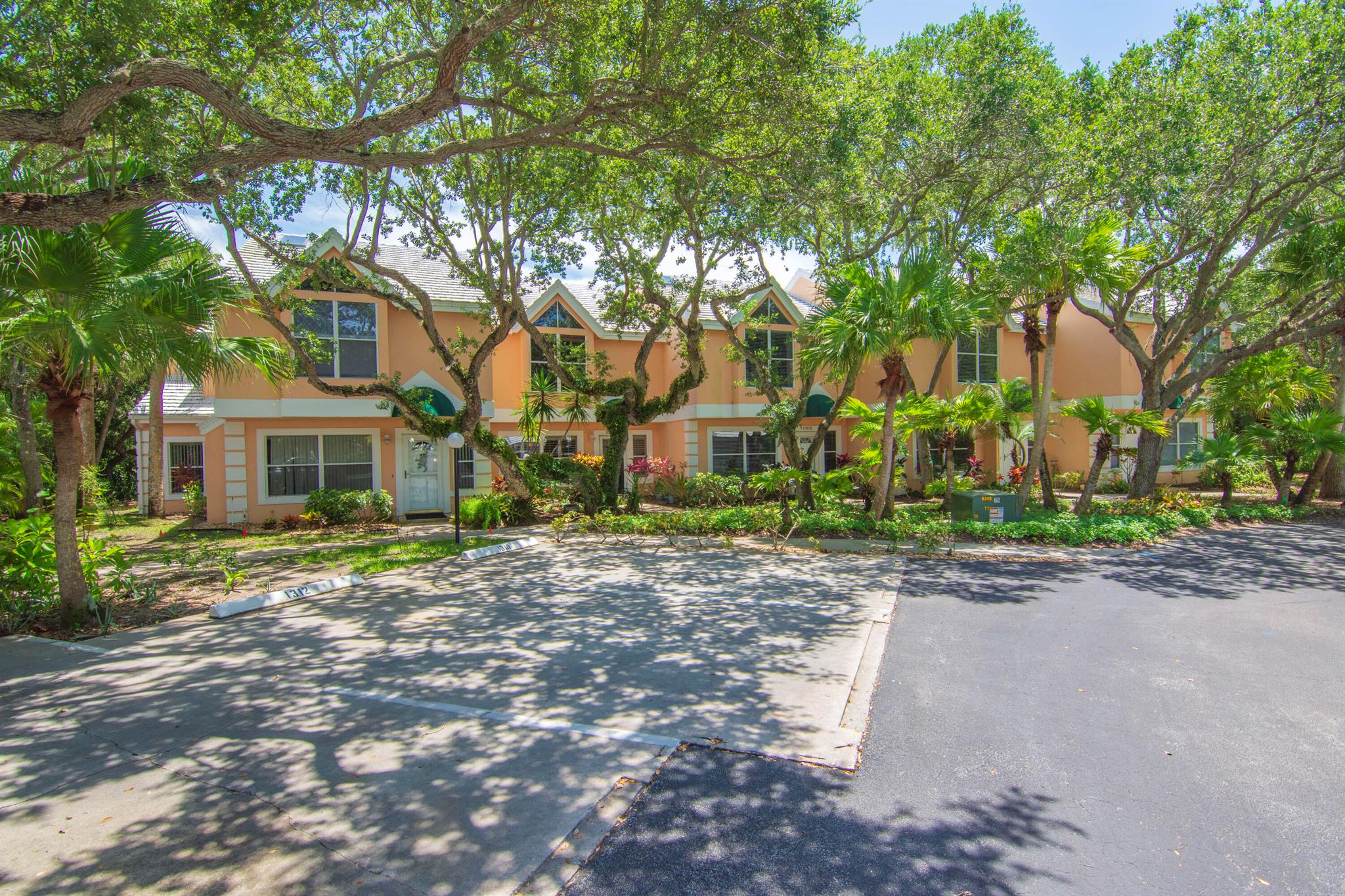 Photo 3 of 45 of 1304 Coral Park Lane 102 condo